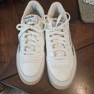 Madewell Reebok Club C Revenge Sneakers, this is a unisex shoe and is size 7.5